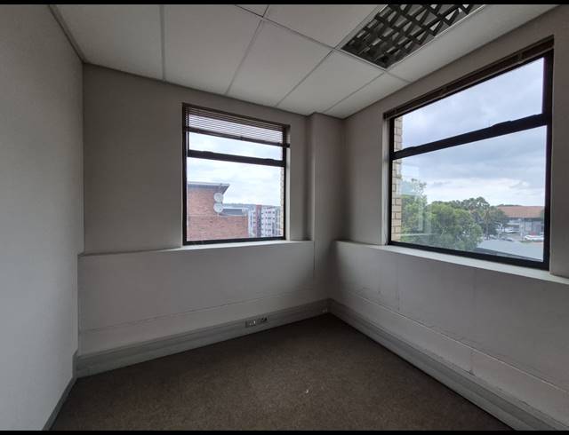 859M² OFFICE TO LET IN SUNNINGHILL